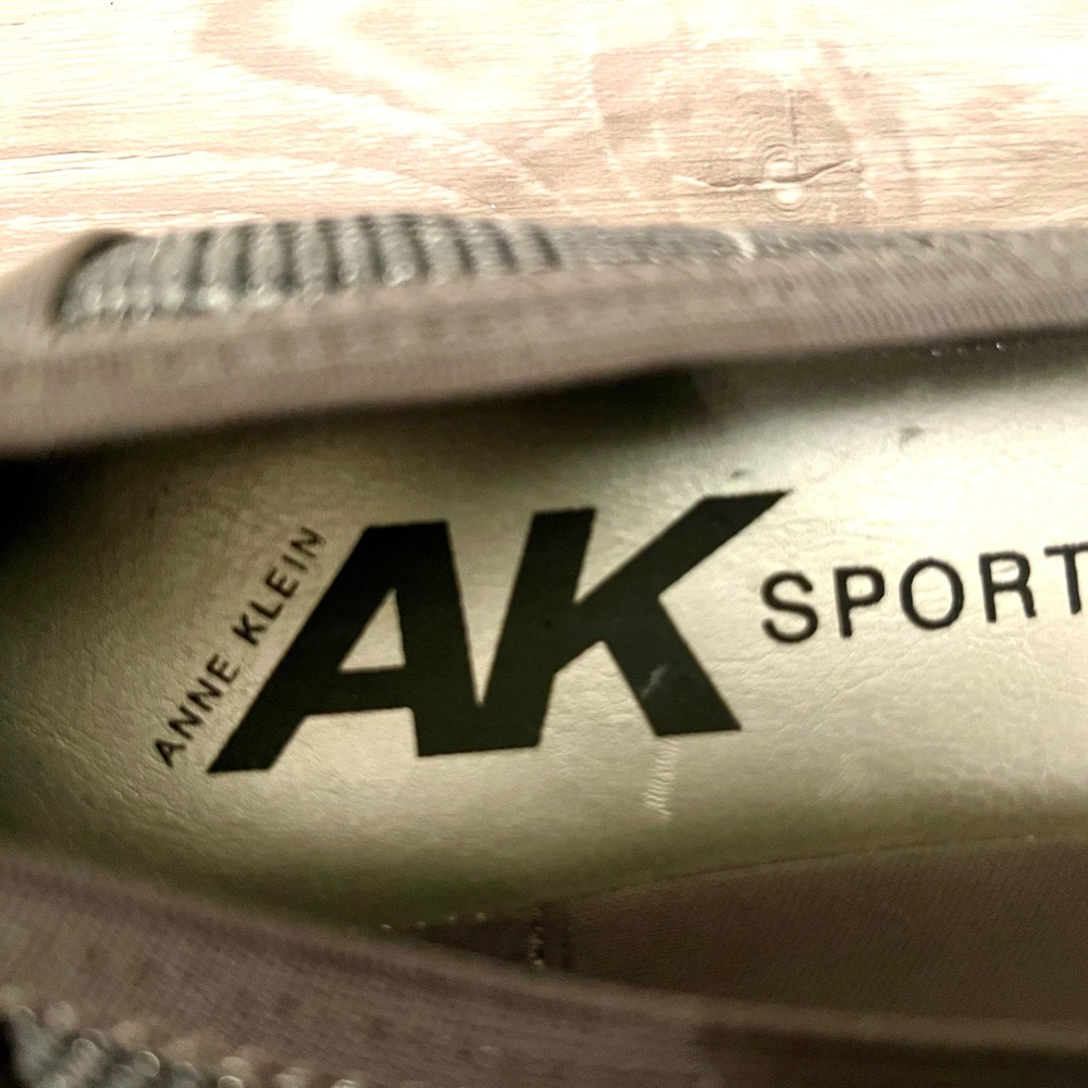 NWOT Anne Klein AK Sport Flats Women’s 7.5M Gray Textile Buckle Slip-On - Picture 5 of 7